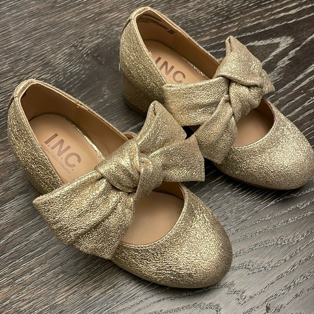 Toddler I.N.C. gold chunky heel Mary Janes size 11M